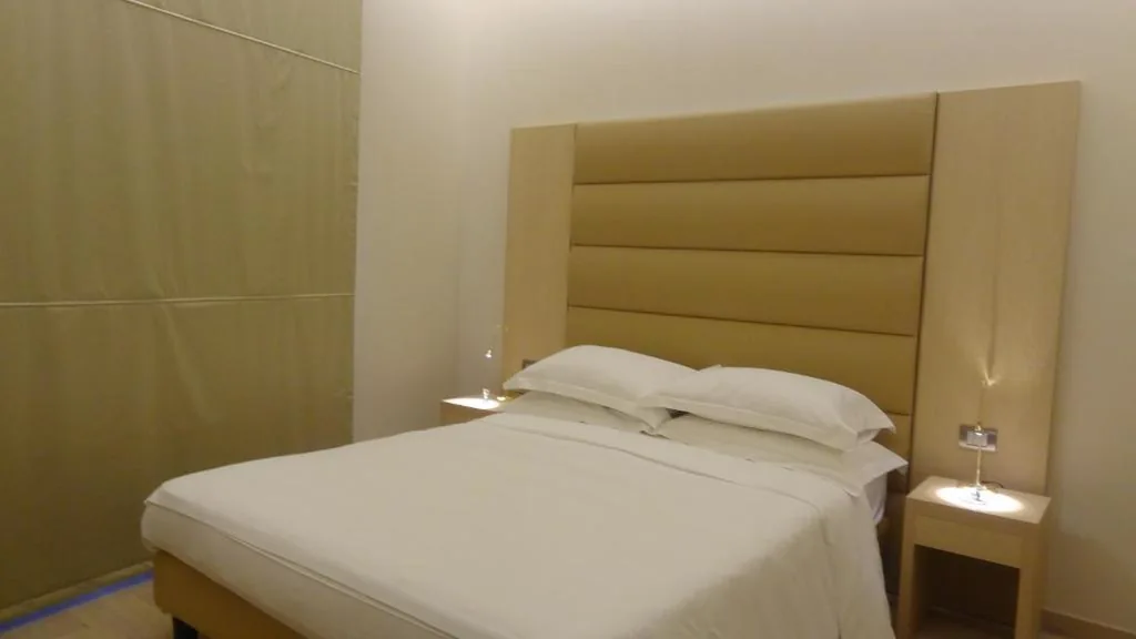 Camera Matrimoniale - Edificio Separato — Augustana House and Suites