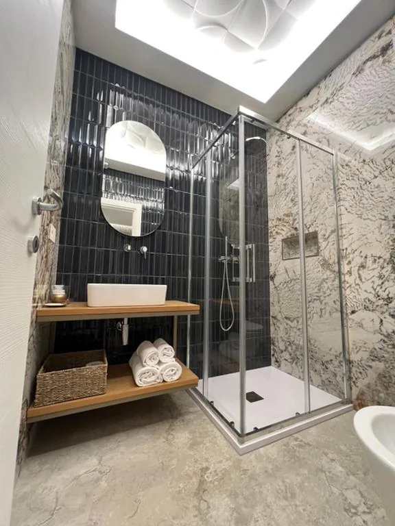 Camera Matrimoniale — Elegant Rooms