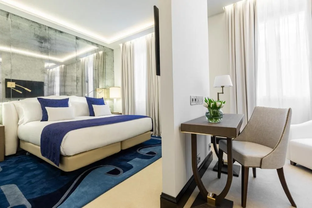 Executive Double Room — Room Mate Collection Filippo, Rome-Fontana di Trevi