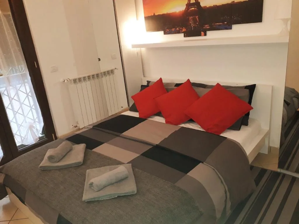 Double Room — Hillary E Vale Room
