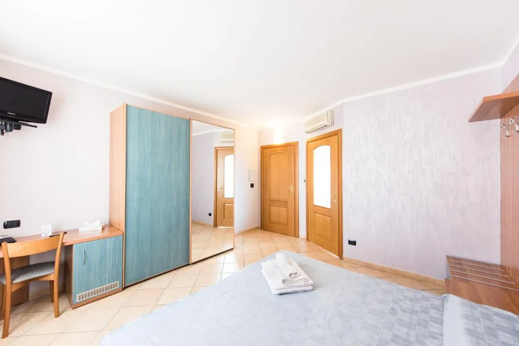 Double Room — Hotel Bacco