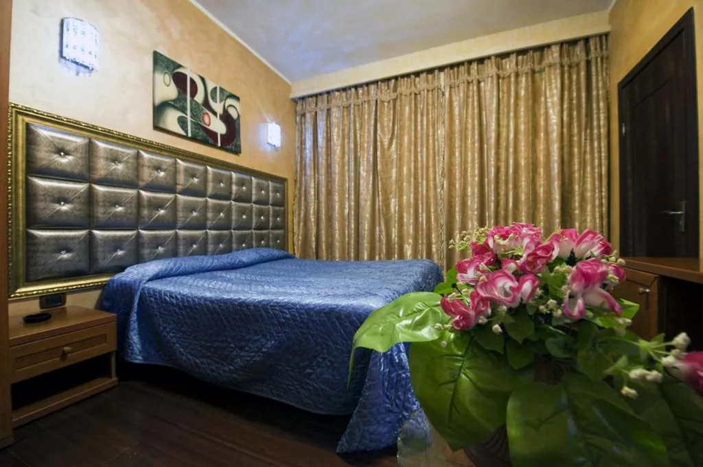 Double Room — Hotel Bengasi