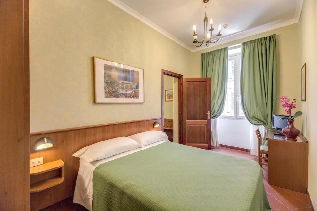 Double Room — Hotel Corona