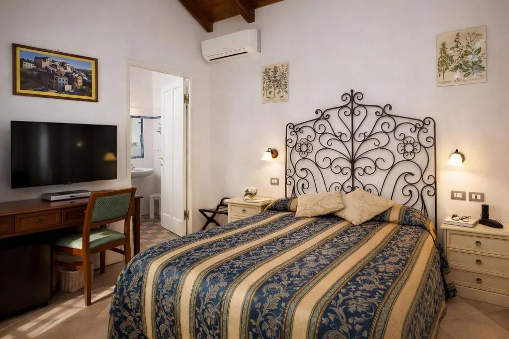 Camera Matrimoniale — Hotel Del Borgo