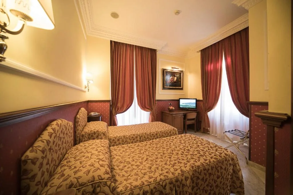 Double Room — Hotel Donatello