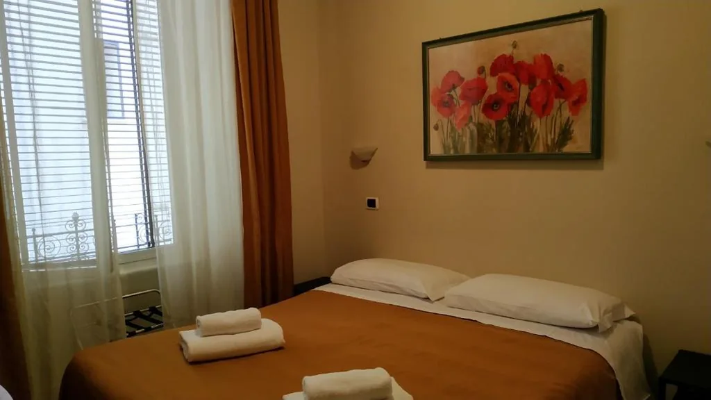 Double Room — Hotel Everest