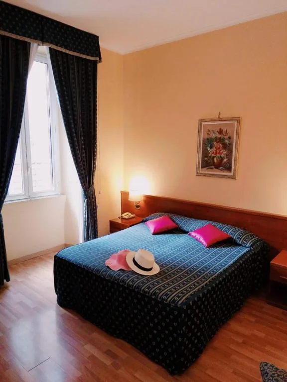Camera Matrimoniale — Hotel Fenicia
