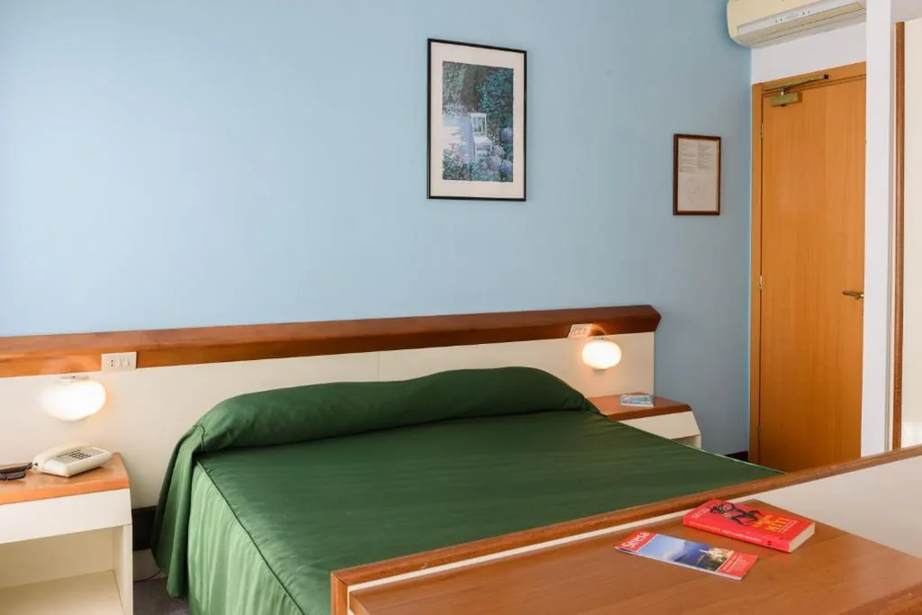 Camera Matrimoniale — Hotel Italie et Suisse