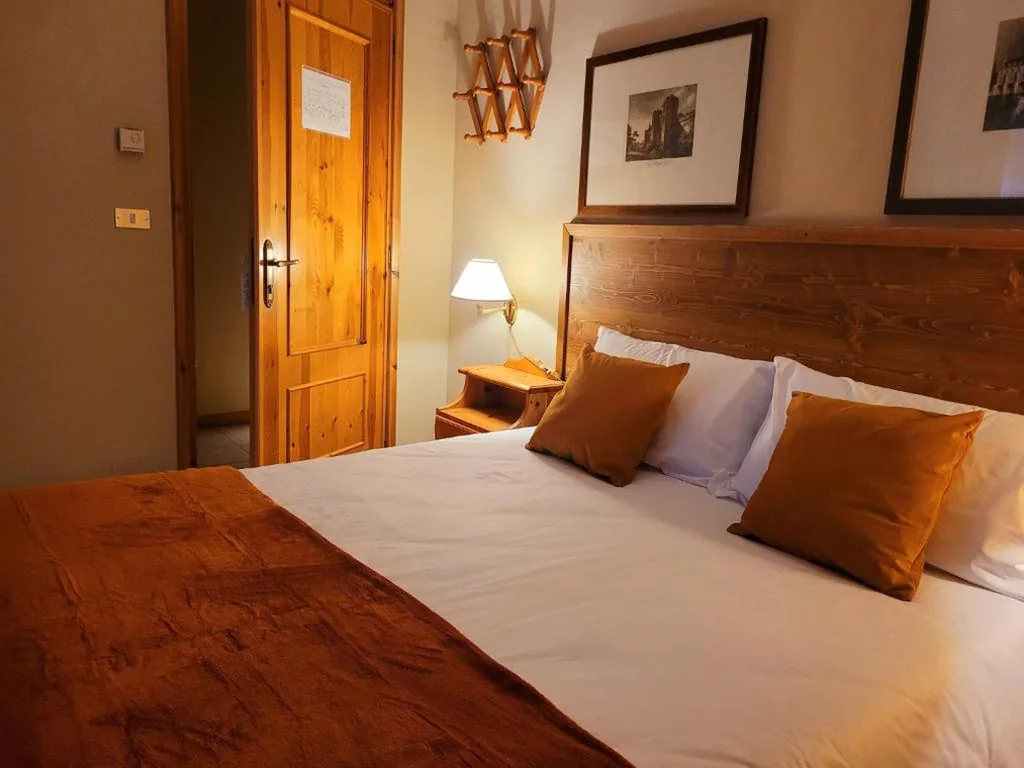 Double Room — Hotel Lion