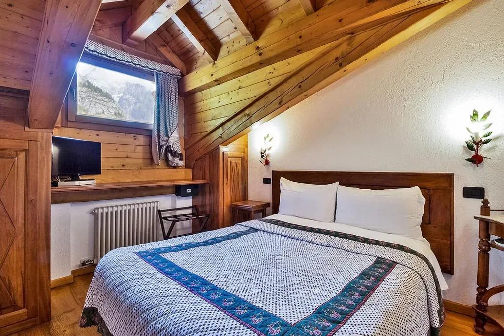 Double Room — Hotel Lo Campagnar
