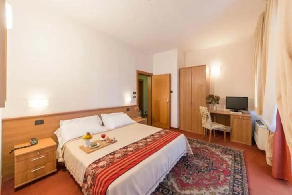 Camera Matrimoniale — Hotel Lux