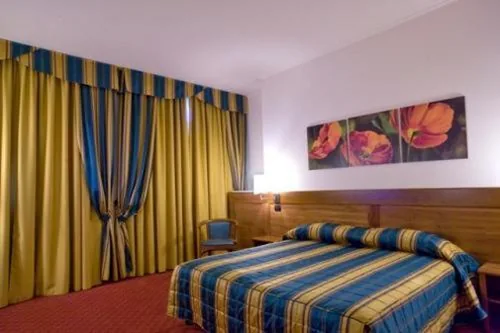 Camera Matrimoniale — Hotel Master