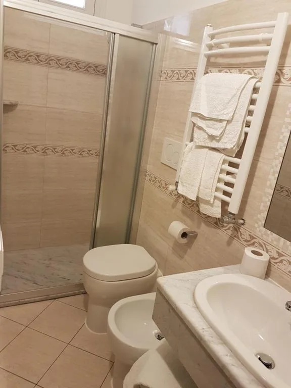 Camera Matrimoniale — Hotel Mignon 50 MT DALLA SPIAGGIA E DALL’ISOLA PEDONALE