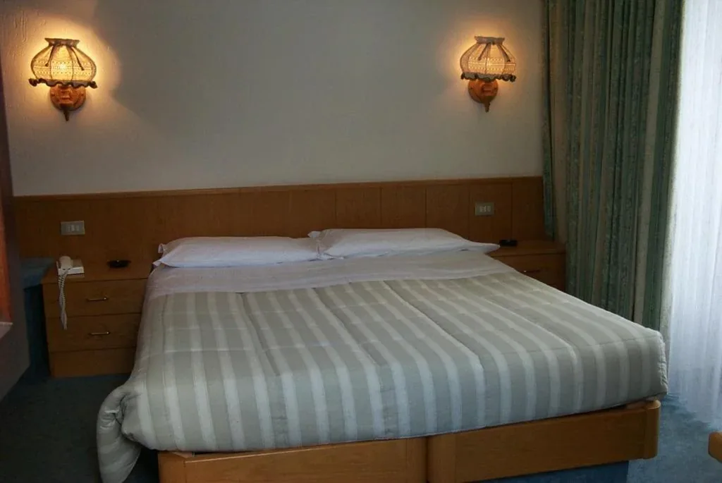 Camera Matrimoniale — Hotel Ottoz Meublé