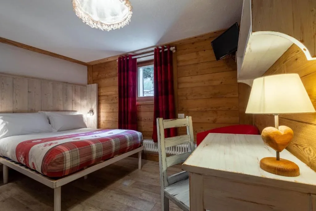 Double Room — Hotel Petit Dahu – Chambres et Restaurant