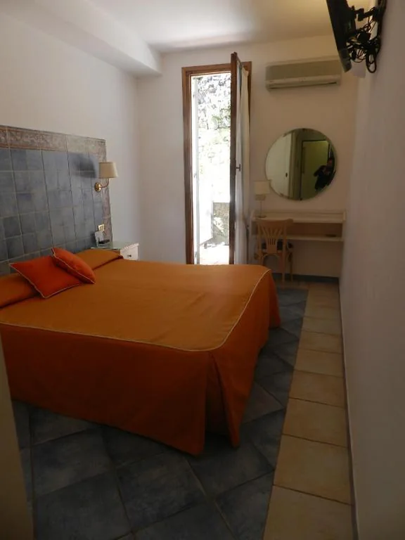 Camera Matrimoniale — Hotel Punta Mesco