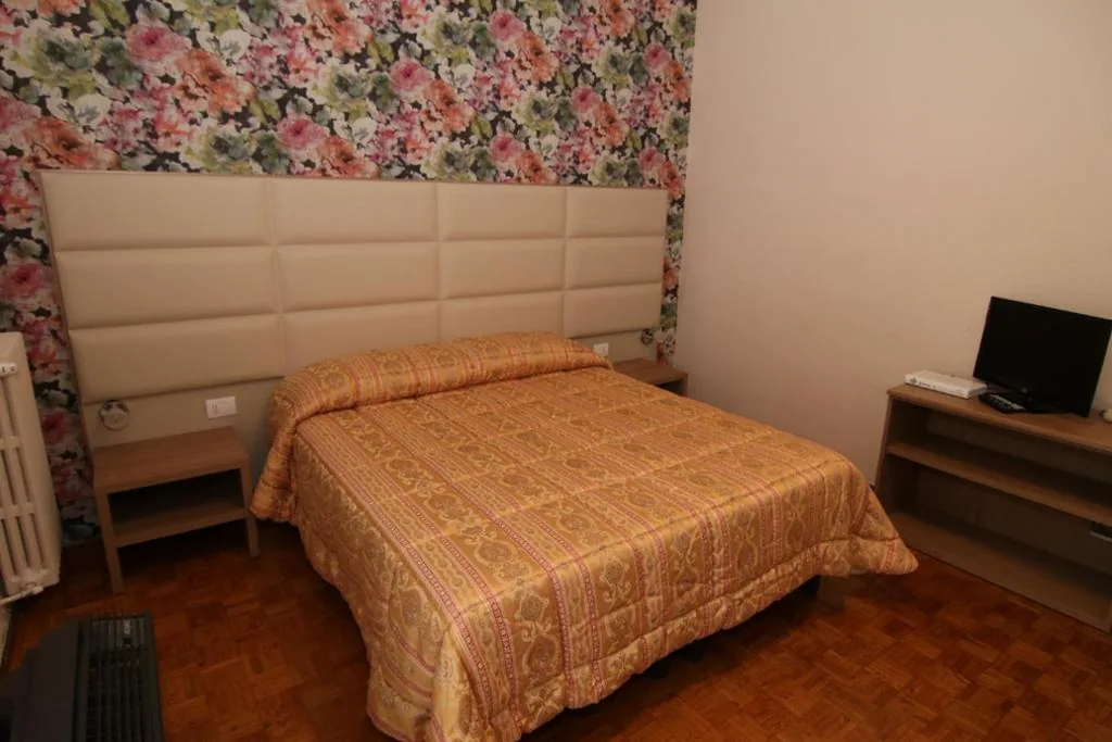 Camera Matrimoniale — hotel ristorante vittoria