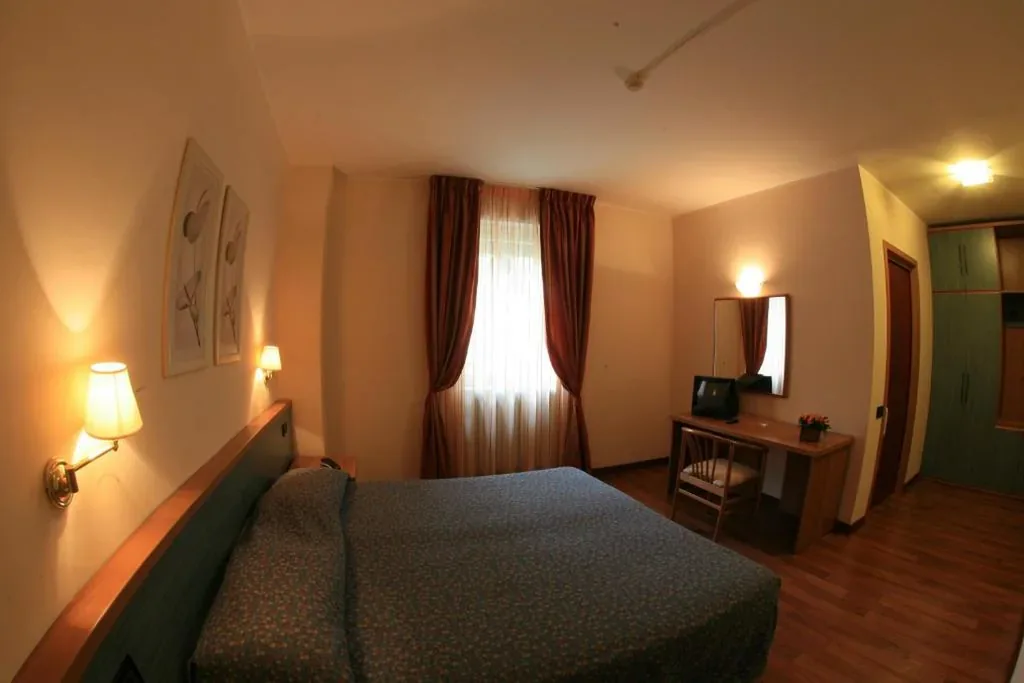Camera Matrimoniale — Hotel Roma