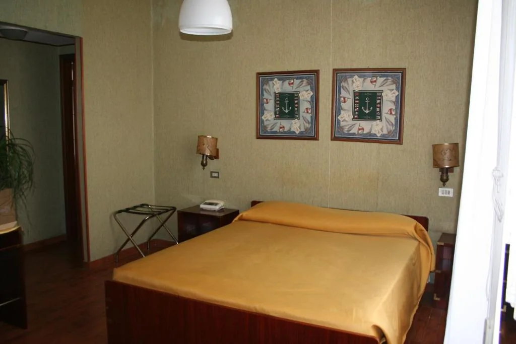 Double Room — Hotel Rosalia