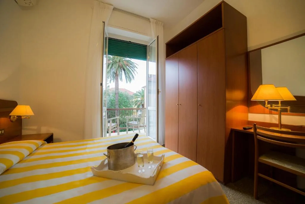 Double Room — Hotel Villa Gloria