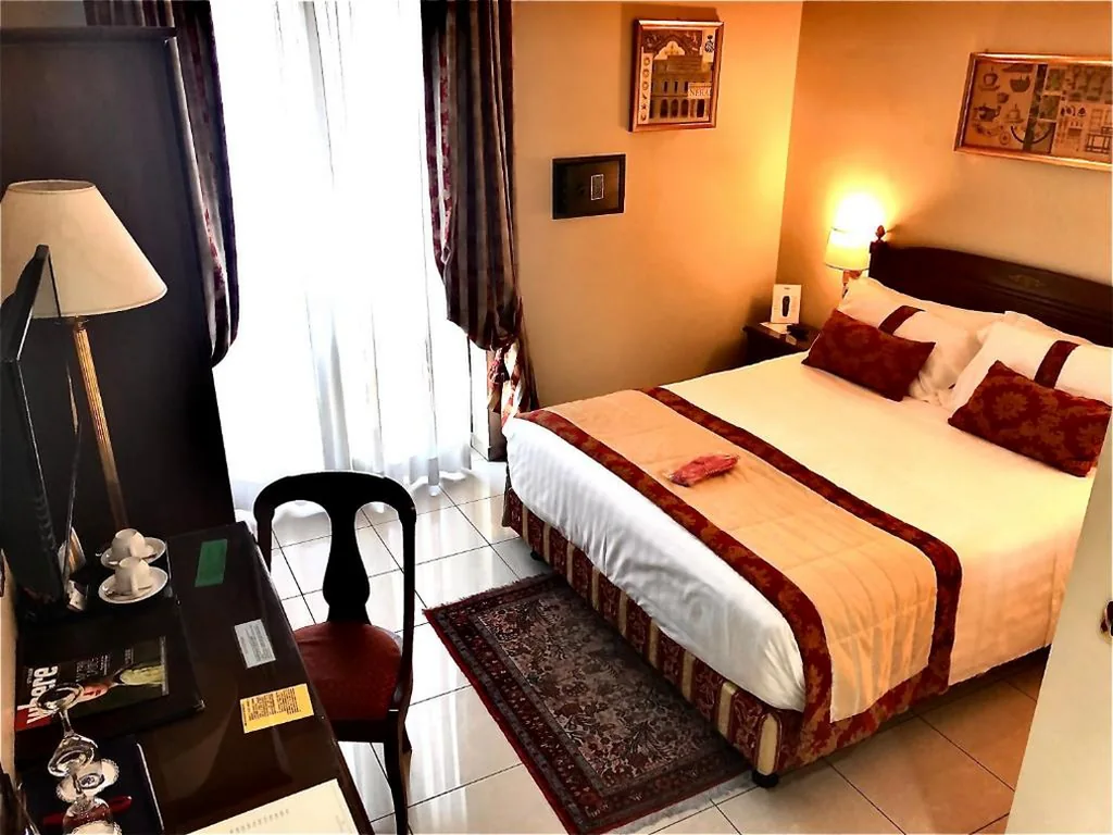 Camera Matrimoniale — Hotel Villa Savoia