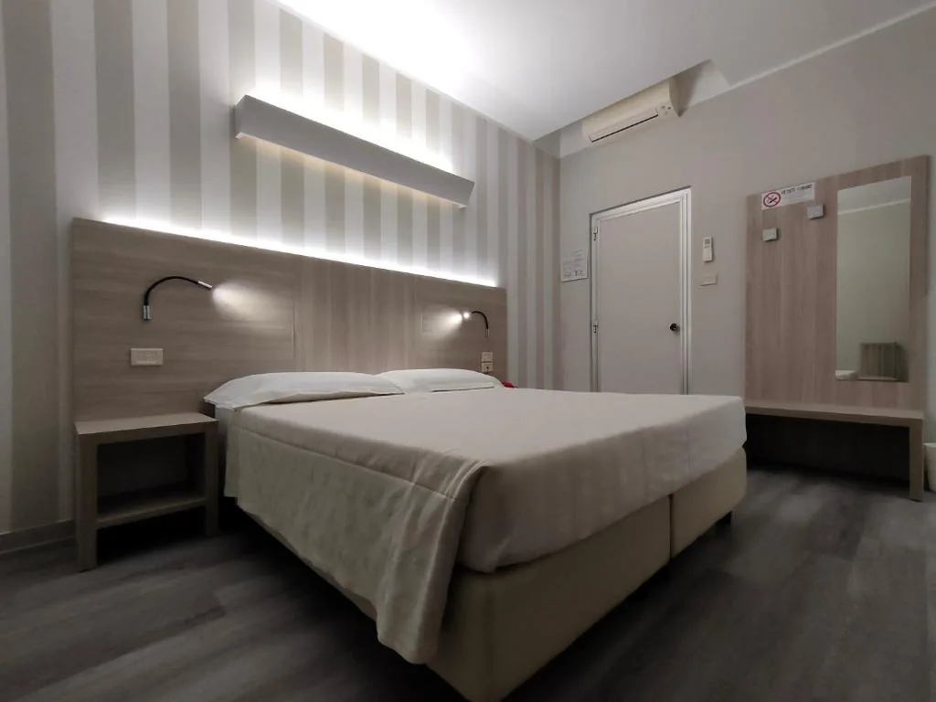 Camera Matrimoniale — Hotel Vittoria