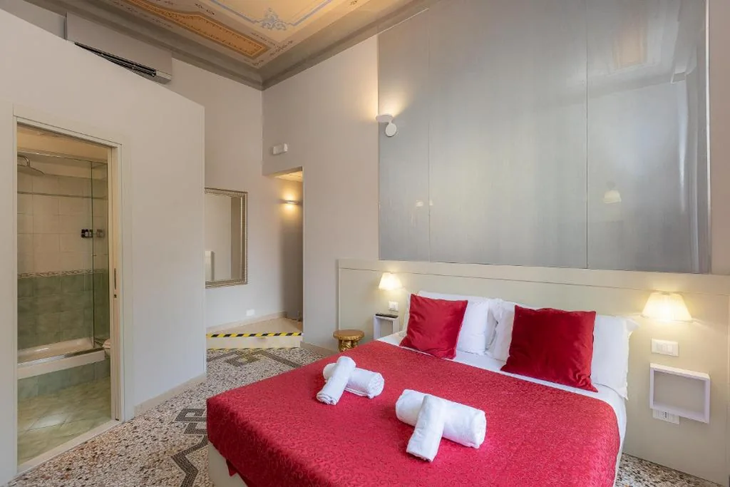 Double Room — Iron Cityaus Termini