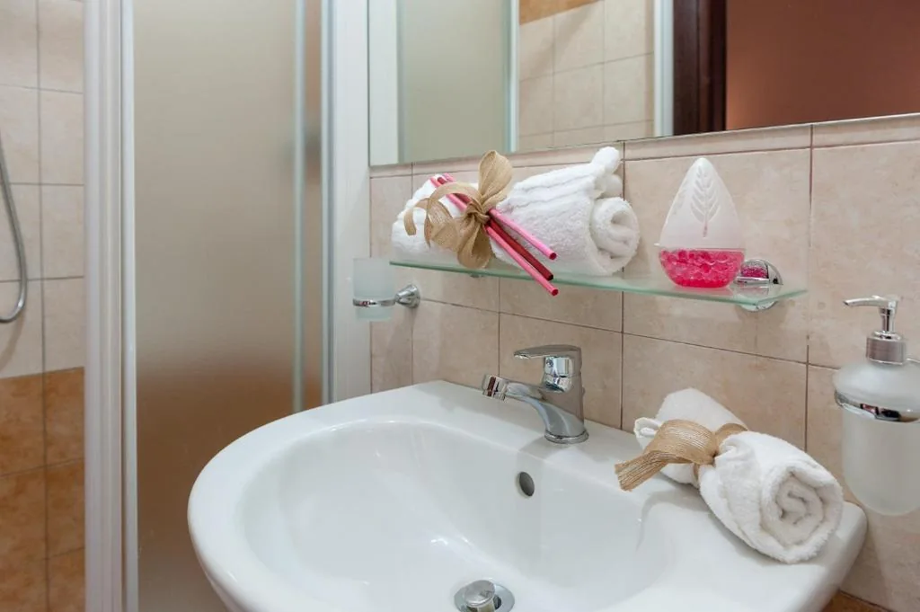 Camera Matrimoniale — ISABEL Guest House
