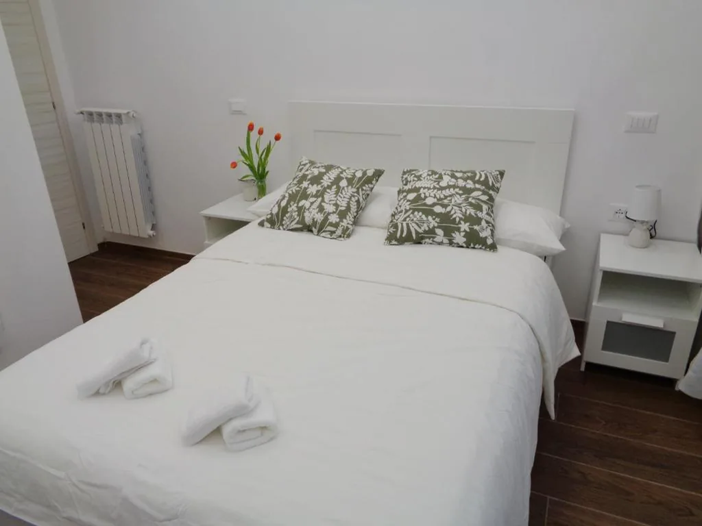 Double Room — Jumbo Inn
