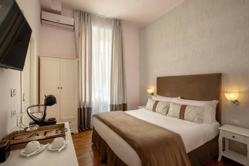 Double Room — Juno Pantheon