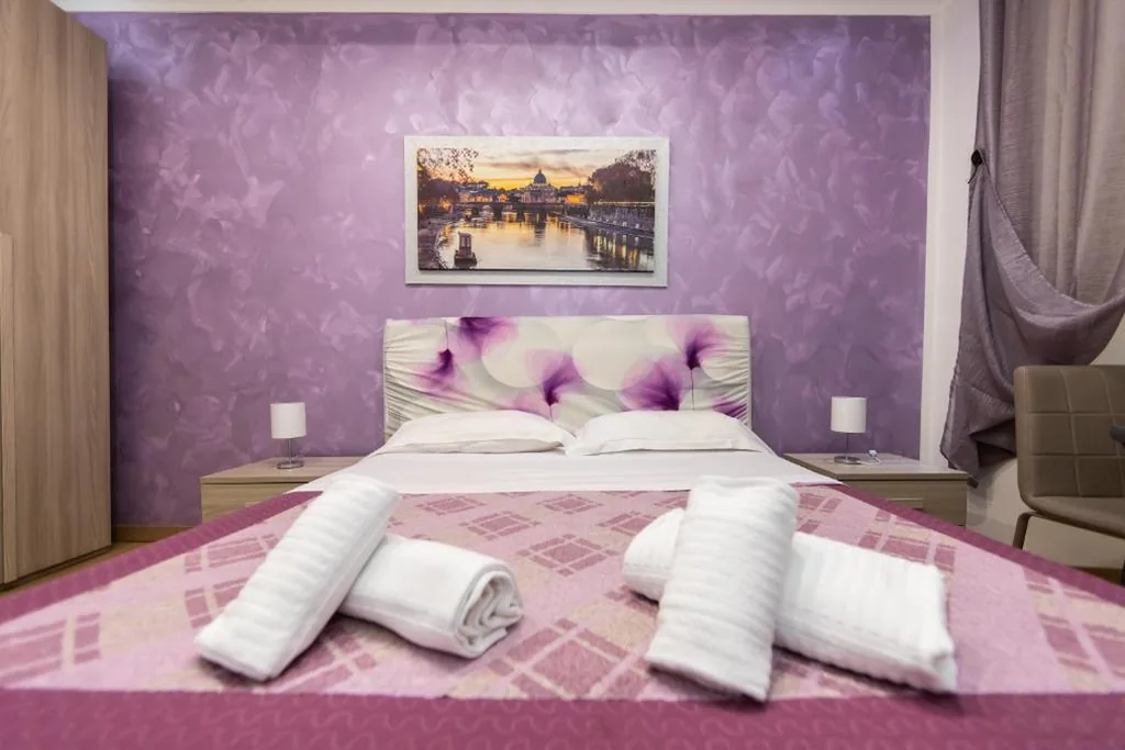 Camera Matrimoniale King Deluxe con Bagno Privato Esterno — Imperiale Top