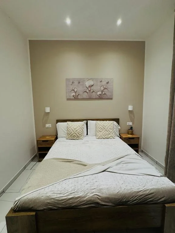 Double Room — Laura Rooms