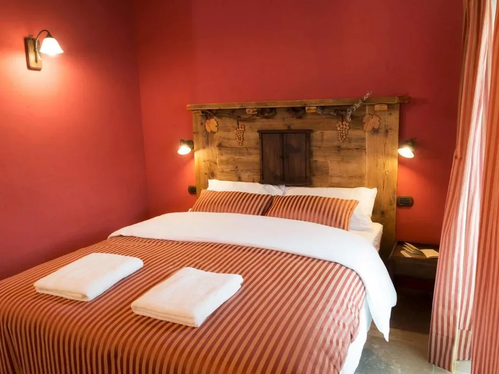 Double Room — Lo Tzeno