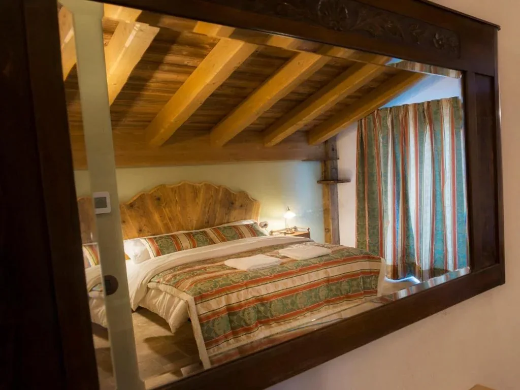 Double Room — Lo Tzeno