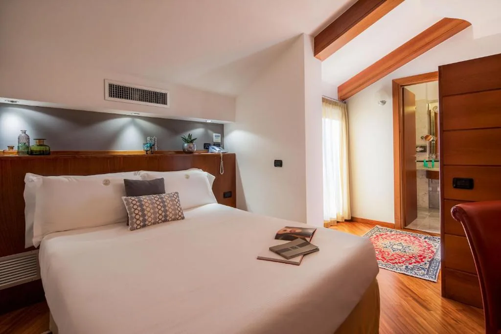 Camera Matrimoniale Mansardata — Grand Hotel Diana Majestic