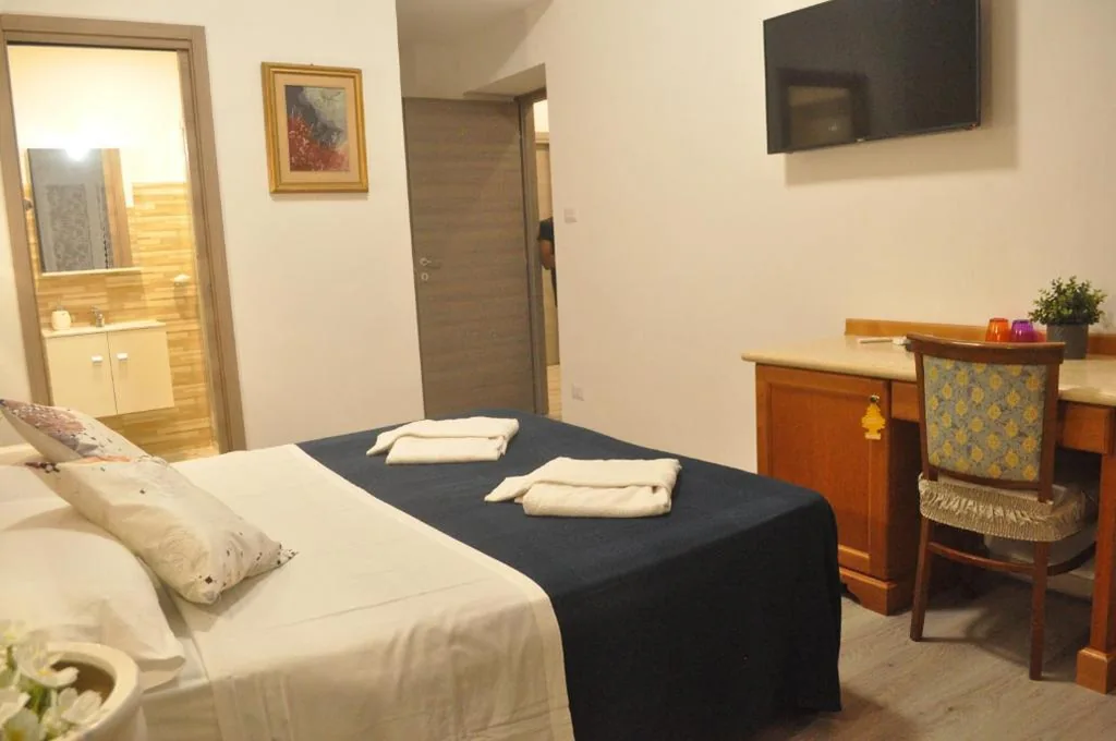 Camera Matrimoniale — Napoleone Luxury Home roma
