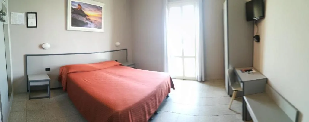 Camera Matrimoniale o Doppia con Letti Singoli con Vista sulla Collina — Hotel Danio Lungomare