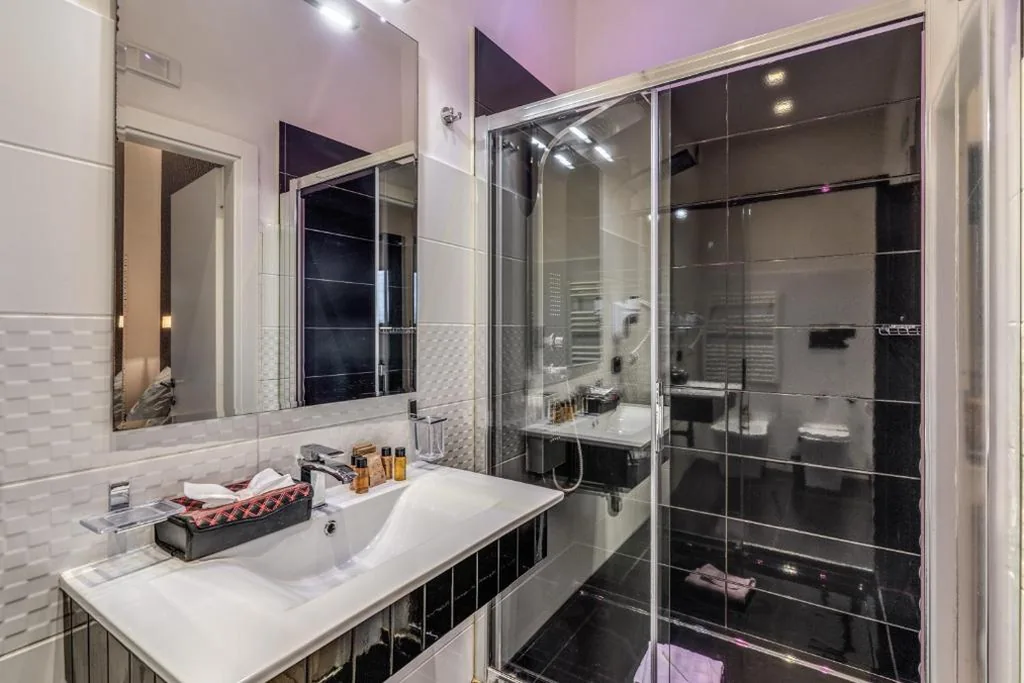 Double Room — Operà Suites Pinciana
