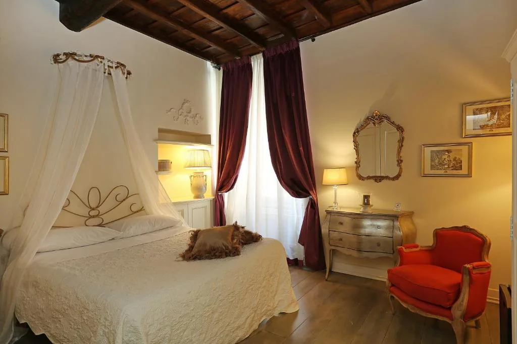 Camera Matrimoniale — Piazzetta de’ Monti Suites