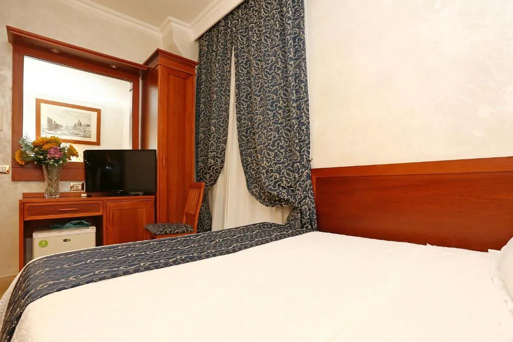 Small Double Room — Adorasuite B&B