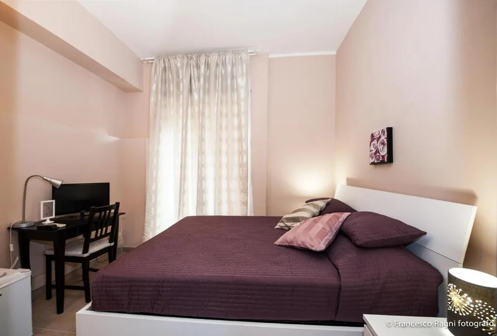 Camera Matrimoniale Piccola — B&B St. Peter’s Suites