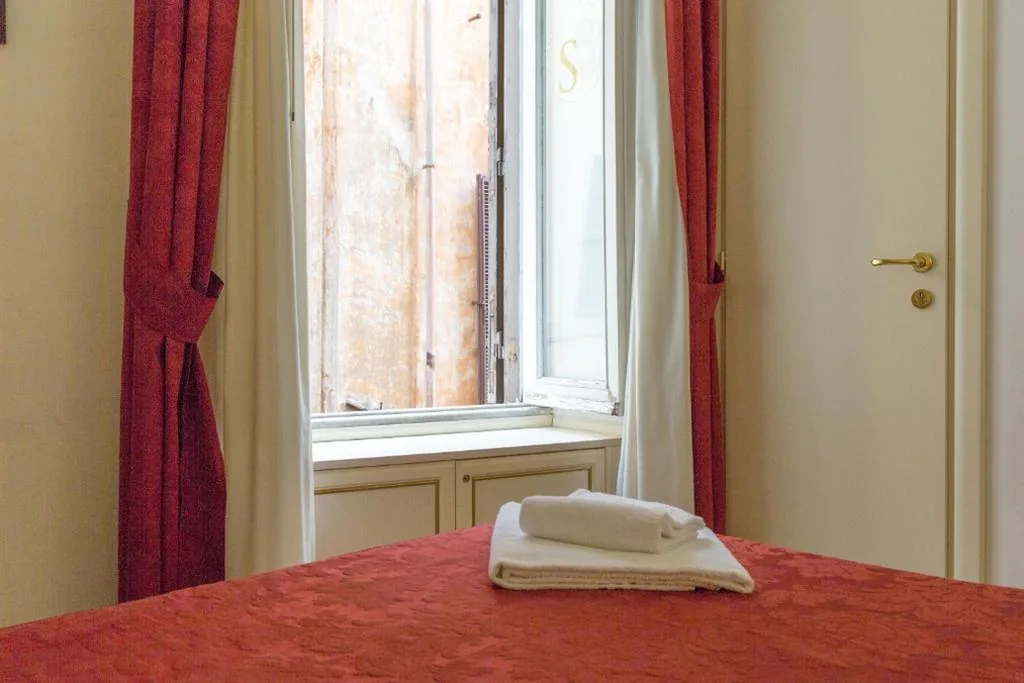 Small Double Room — Best Suites Pantheon