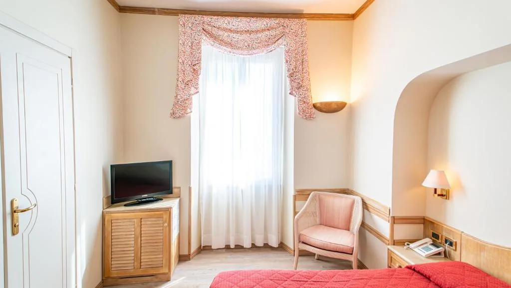 Small Double Room — Bobby Executive