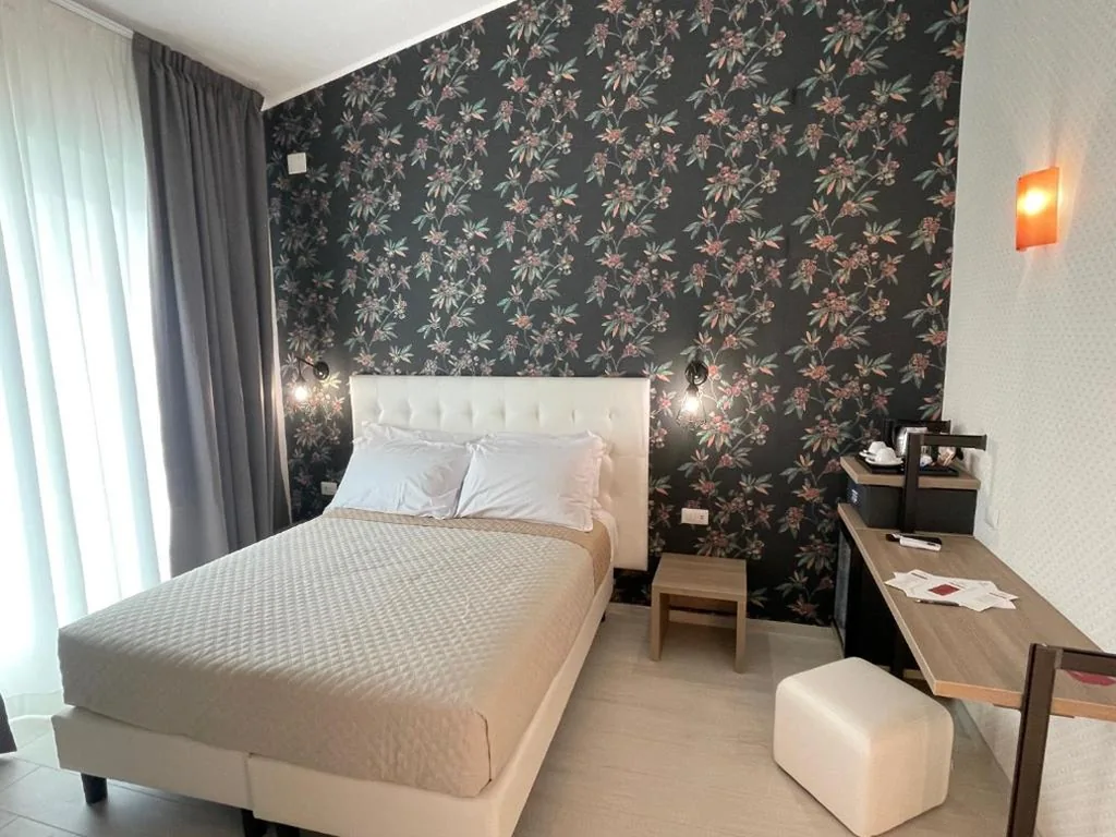 Camera Matrimoniale Piccola — Castrichella Smart Boutique Hotel Rome Airport