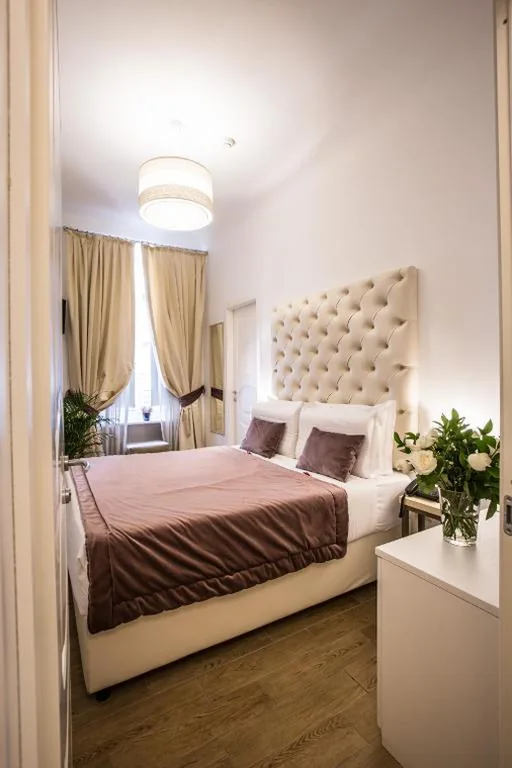 Camera Matrimoniale Piccola — Chic & Town Luxury Rooms Piazza di Spagna