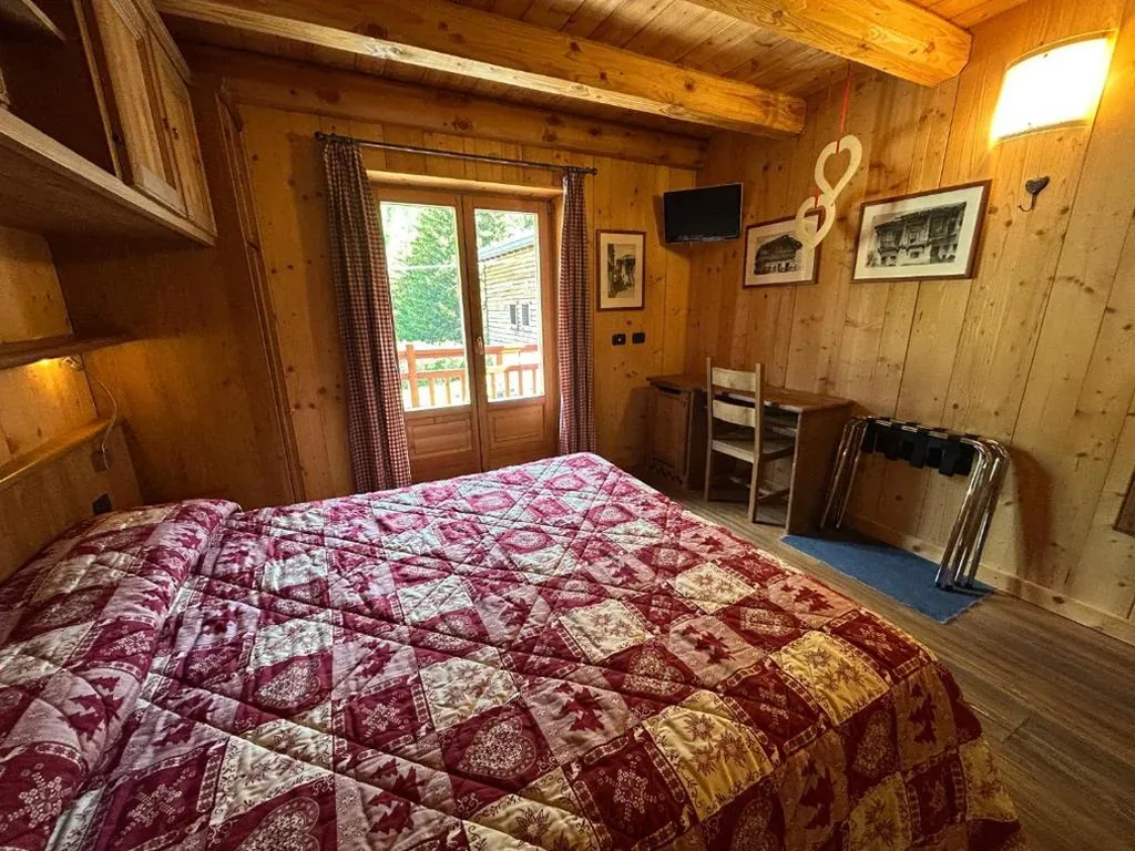 Camera Matrimoniale Piccola — HIBOU Chambres Affittacamere Cogne