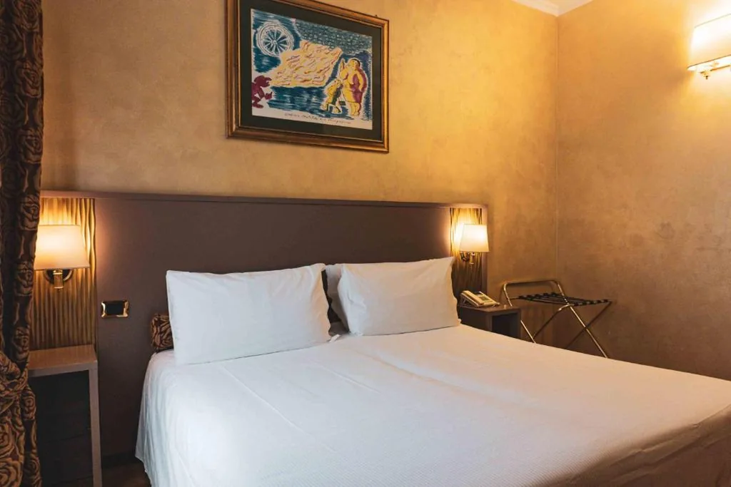 Small Double Room — Hotel Fellini a Fontana di Trevi