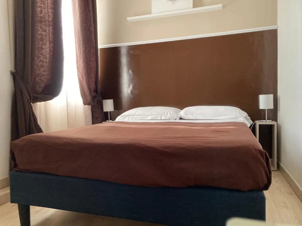 Camera Matrimoniale Piccola — Hotel Indipendenza