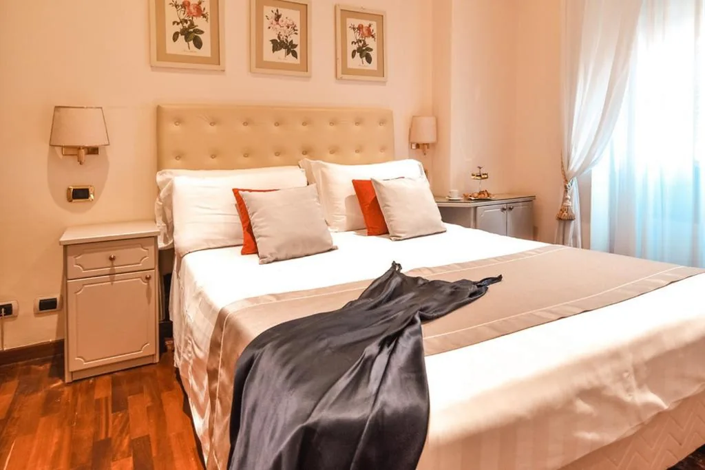 Camera Matrimoniale Piccola — Hotel Jolanda