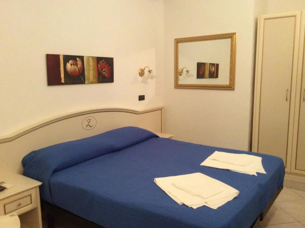 Camera Matrimoniale Piccola — Hotel La Zorza